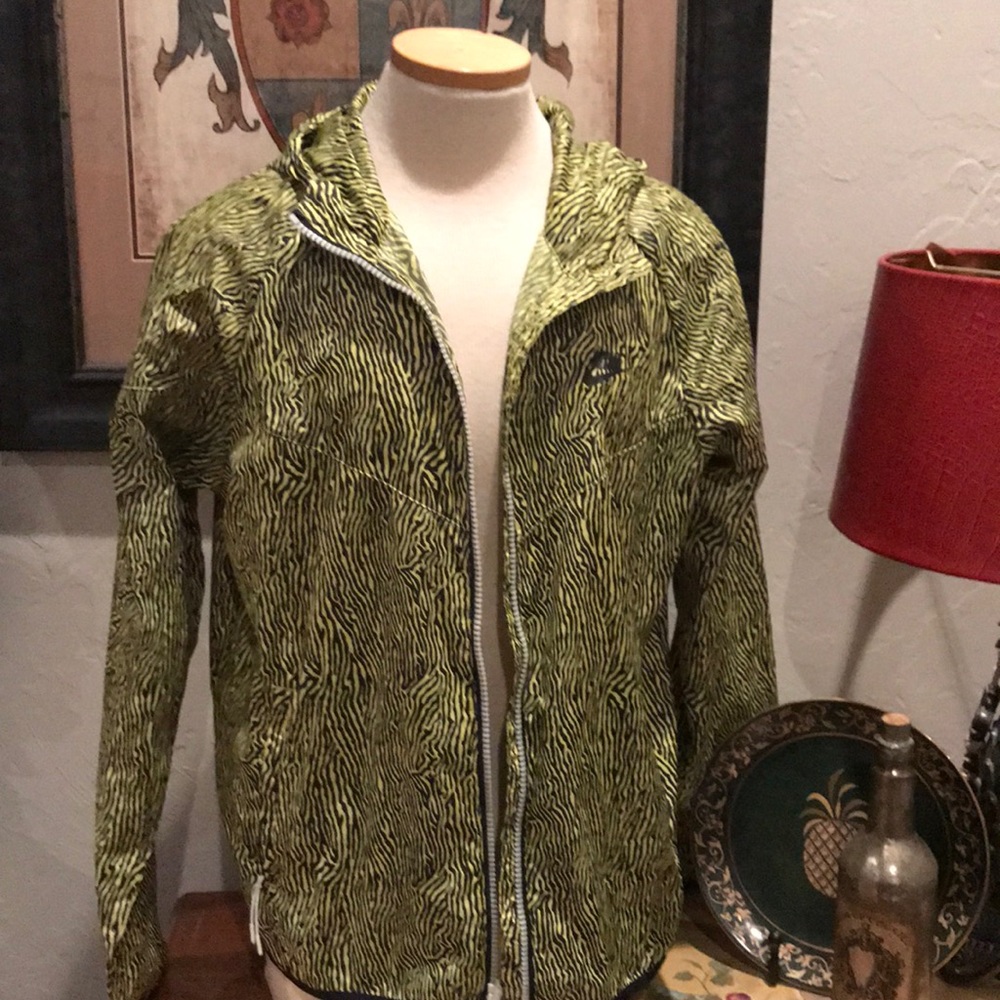 Nike RARE pouch windbreaker